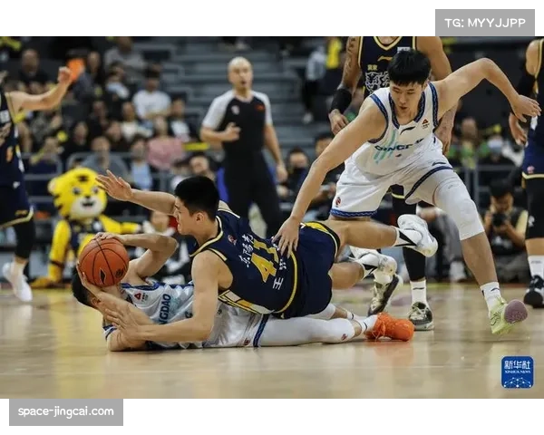 【2026年4月CBA联赛·赛前·报道青岛国信海天训练开放日，展示全新“手枪”边线球战术